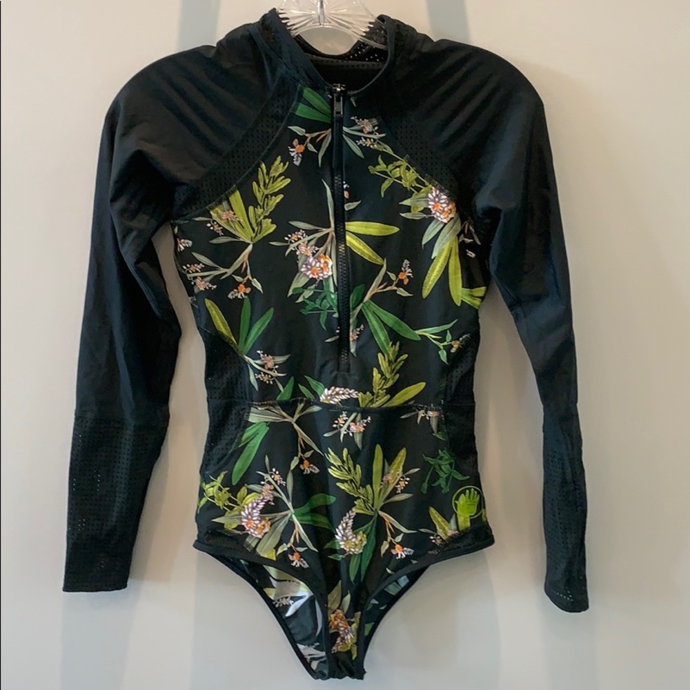 NWOT Rash Guard